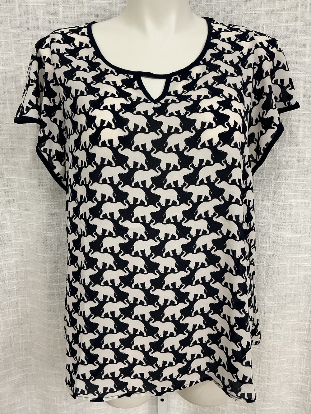 Siren Lily Black & White Elephant Print Short Sleeve Blouse